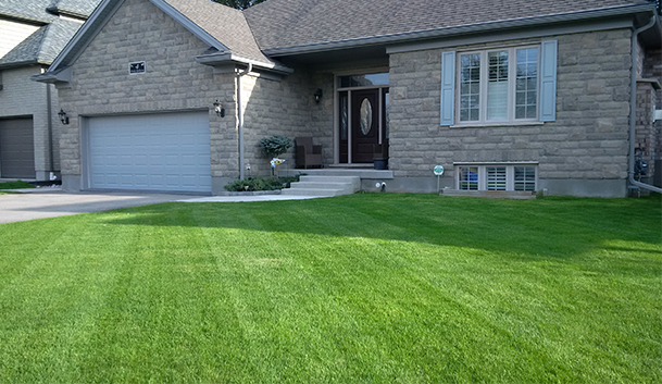 Lawn mowing service in Kitchener-Waterloo